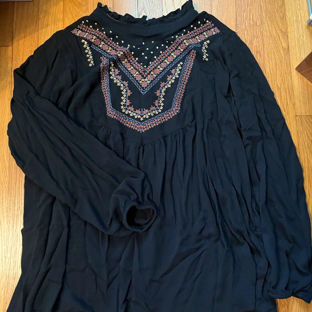 Torrid brand Black Embroidered Blouse - size 0/14